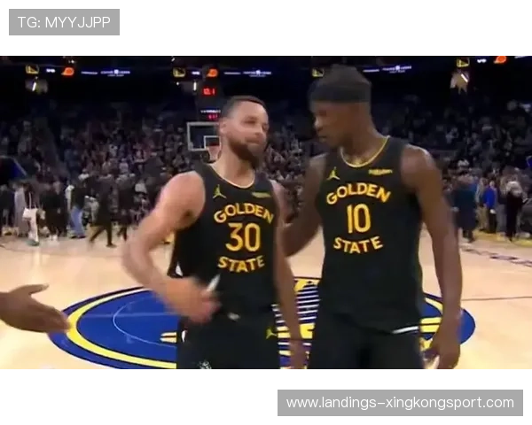 勇士团队内外线联动帮助赢得关键战 勇士团队内外线联动帮助赢得关键战