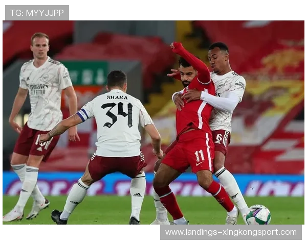 萨卡禁区外一脚远射划破夜空