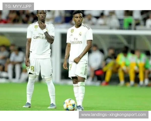 维尼修斯高速拉边配合默契，突破防线的新潮流