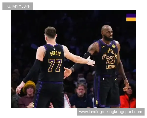 詹姆斯与东契奇联手砍下60分，湖人力克76人